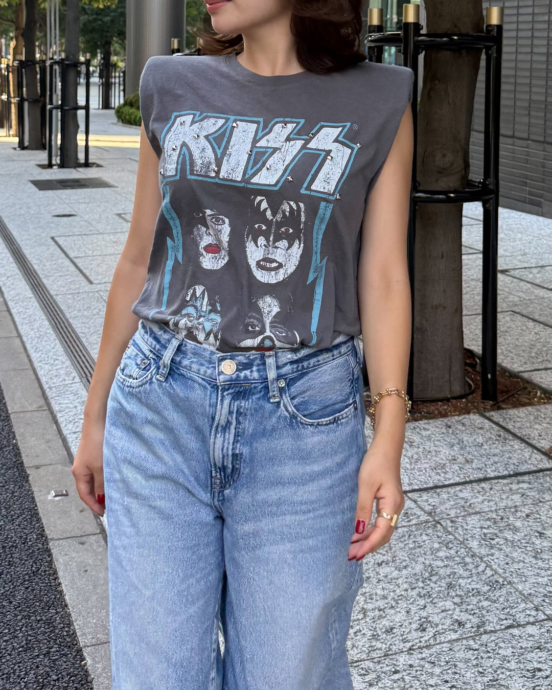 KISS STUDDED GRACE TEE