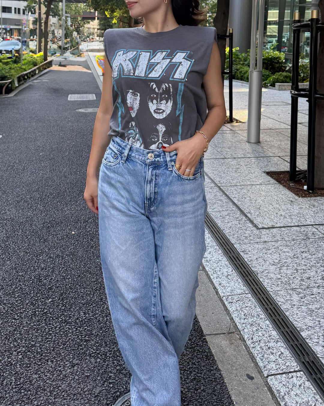 KISS STUDDED GRACE TEE